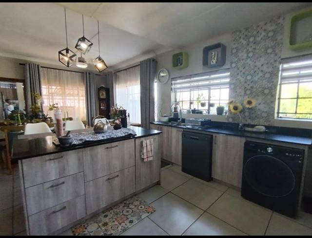 3 BEDROOM HOUSE FOR SALE IN HOMESTEAD